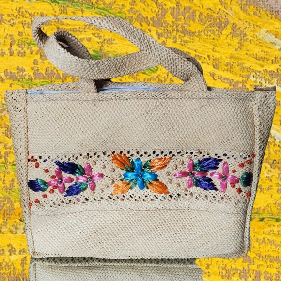 Bermuda Beauty Craft Handbags - Bermuda Beauty Craft Rafia Embellished Handbag